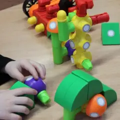 Najlepsze zabawki sensoryczne dla 4-latka: rozwój i bezpieczeństwo