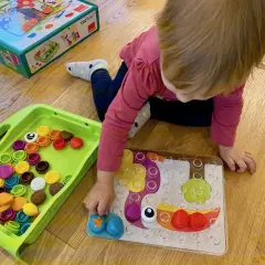 Najlepsze zabawki sensoryczne dla 2-latków: rozwój i zabawa