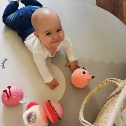 Bezpieczne zabawki sensoryczne, które rozwijają zmysły 3-miesięcznego malucha