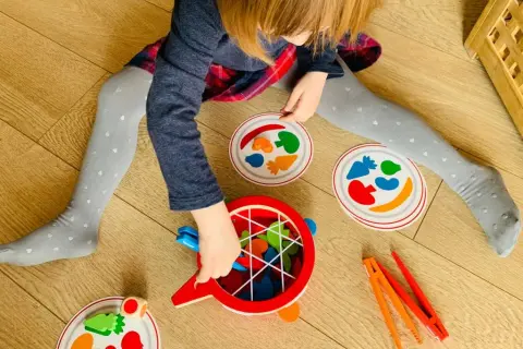 Tanie zabawki dla 4 latka: rozwój i zabawa w przystępnej cenie