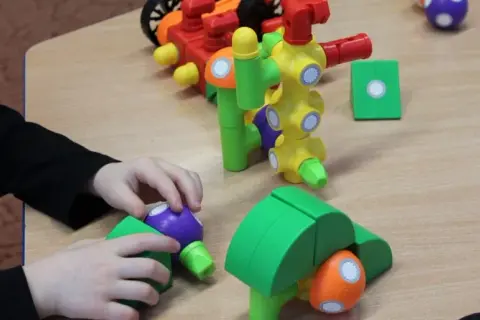 Najlepsze zabawki sensoryczne dla 4-latka: rozwój i bezpieczeństwo