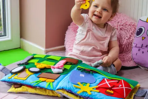 Książka sensoryczna, która zachwyci twoje dziecko i wspiera jego rozwój