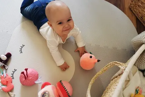 Bezpieczne zabawki sensoryczne, które rozwijają zmysły 3-miesięcznego malucha