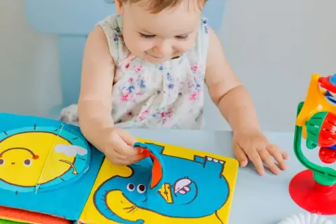Personalizowana książeczka sensoryczna: magiczny świat rozwoju twojego dziecka