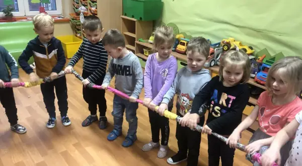Gumą sensoryczną zabawy: magiczny świat rozwoju i zabawy dziecka