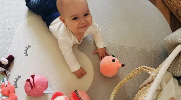 Bezpieczne zabawki sensoryczne, które rozwijają zmysły 3-miesięcznego malucha