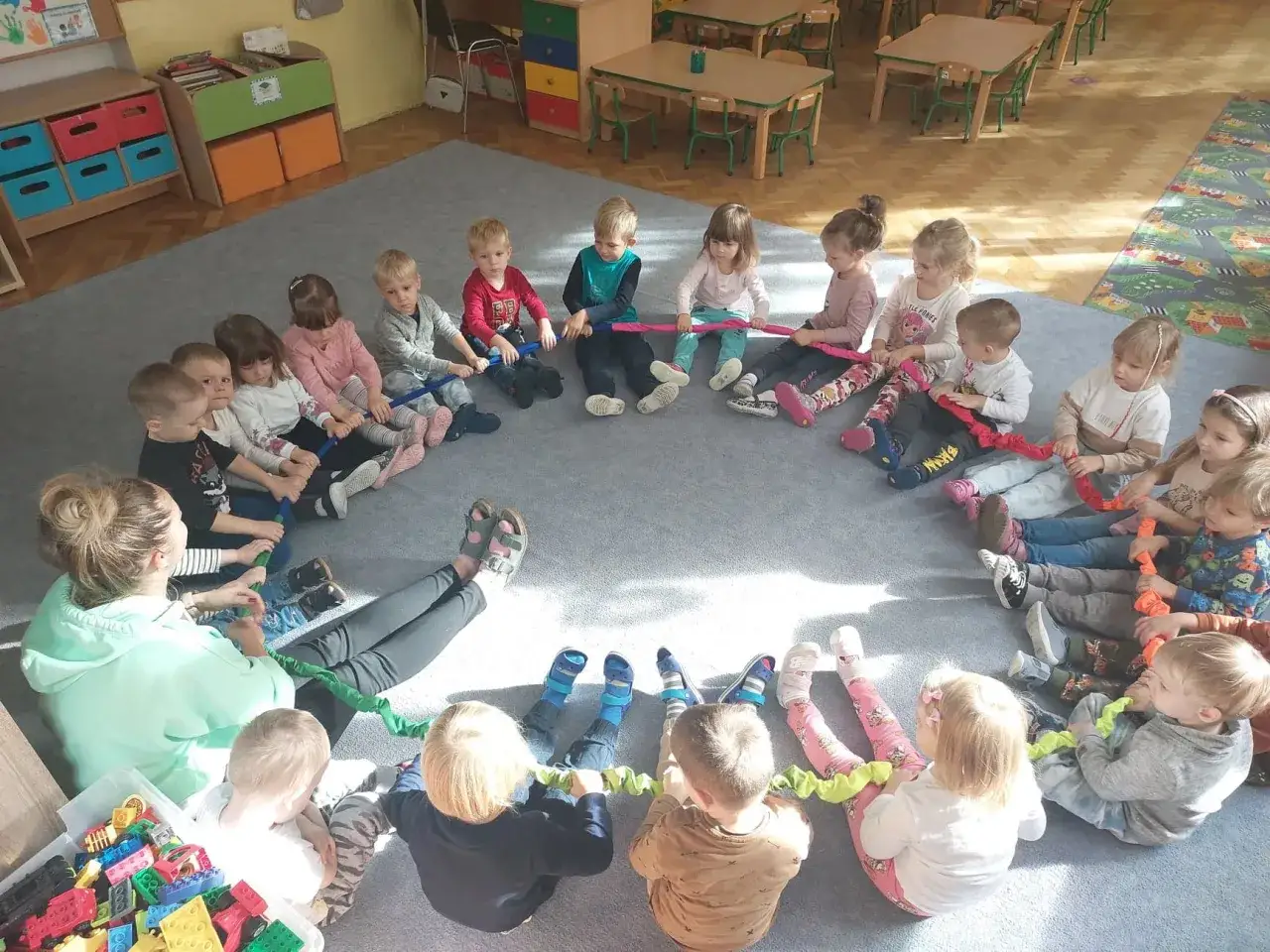 Zdjęcie Gumą sensoryczną zabawy: magiczny świat rozwoju i zabawy dziecka